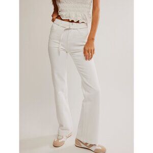 🆕 FREE PEOPLE We The Free Sabine Slim A-Line Jeans / Optic White